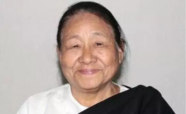 नागालैंड के राज्यपाल ने पद्मश्री पुरस्कार विजेता सानो वामुज़ो को सम्मानित किया
