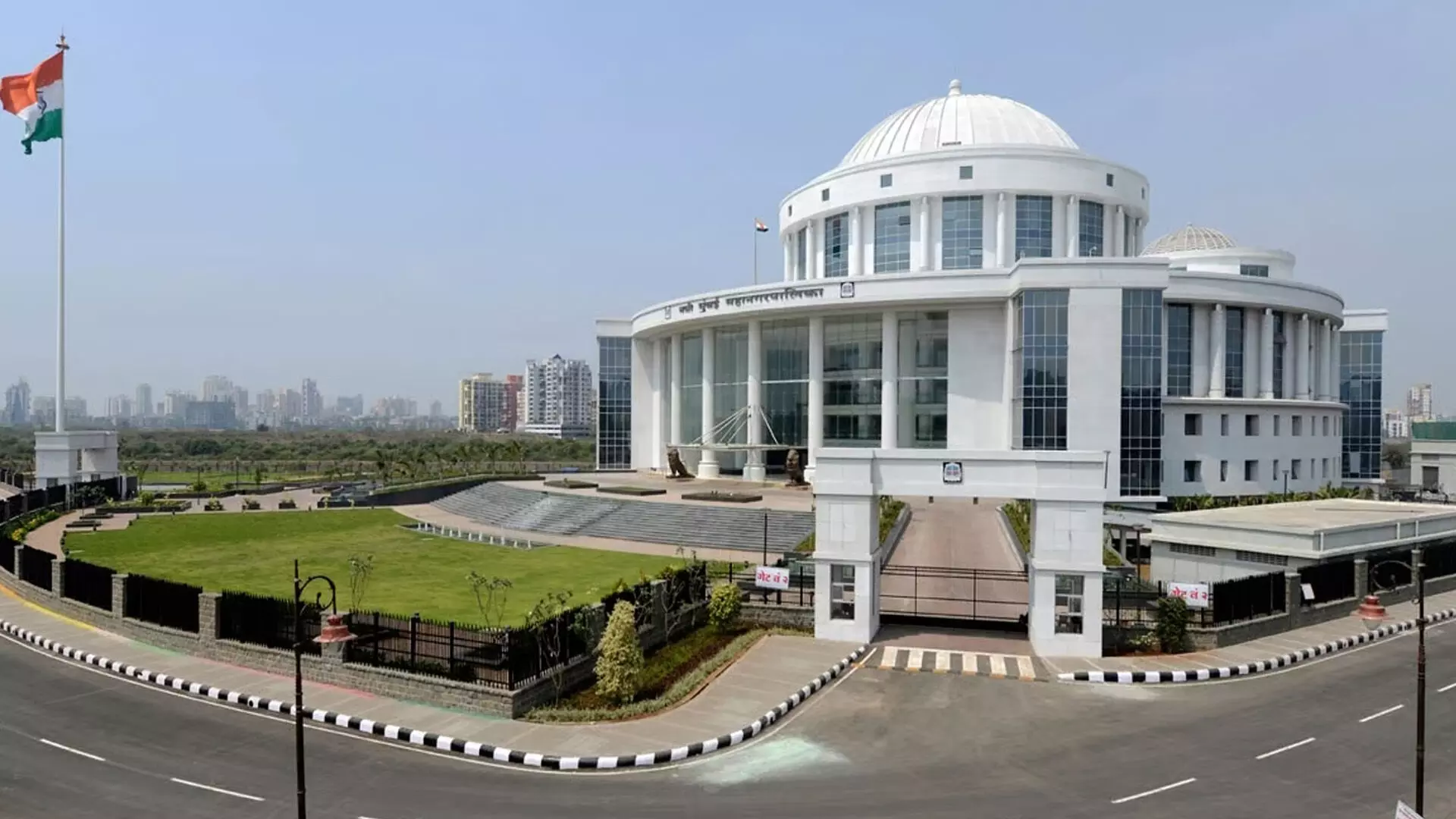 नवी मुंबई: NMMC ने अवैध होर्डिंग्स के खिलाफ सख्त कार्रवाई की