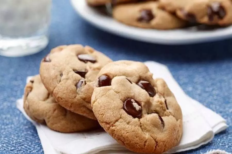 क्लासिक होममेड चॉकलेट चिप कुकीज़ बनाएं