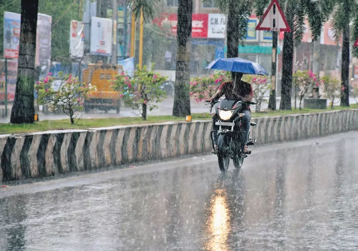 आंध्र प्रदेश के कुछ हिस्सों में 2 दिनों तक गरज के साथ बारिश होने की संभावना