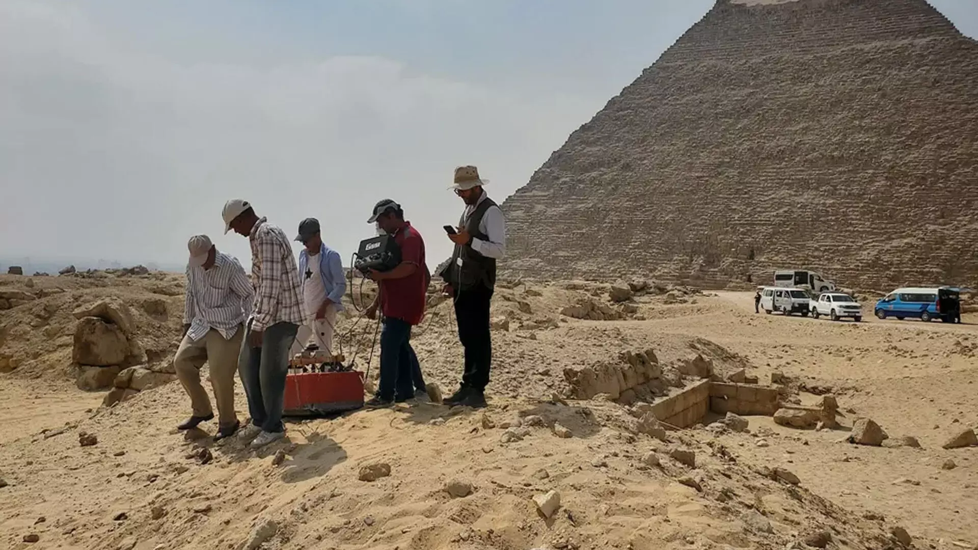 मिस्र के गीज़ा पिरामिड के पास मिली रहस्यमयी संरचना ने वैज्ञानिकों को हैरान कर दिया