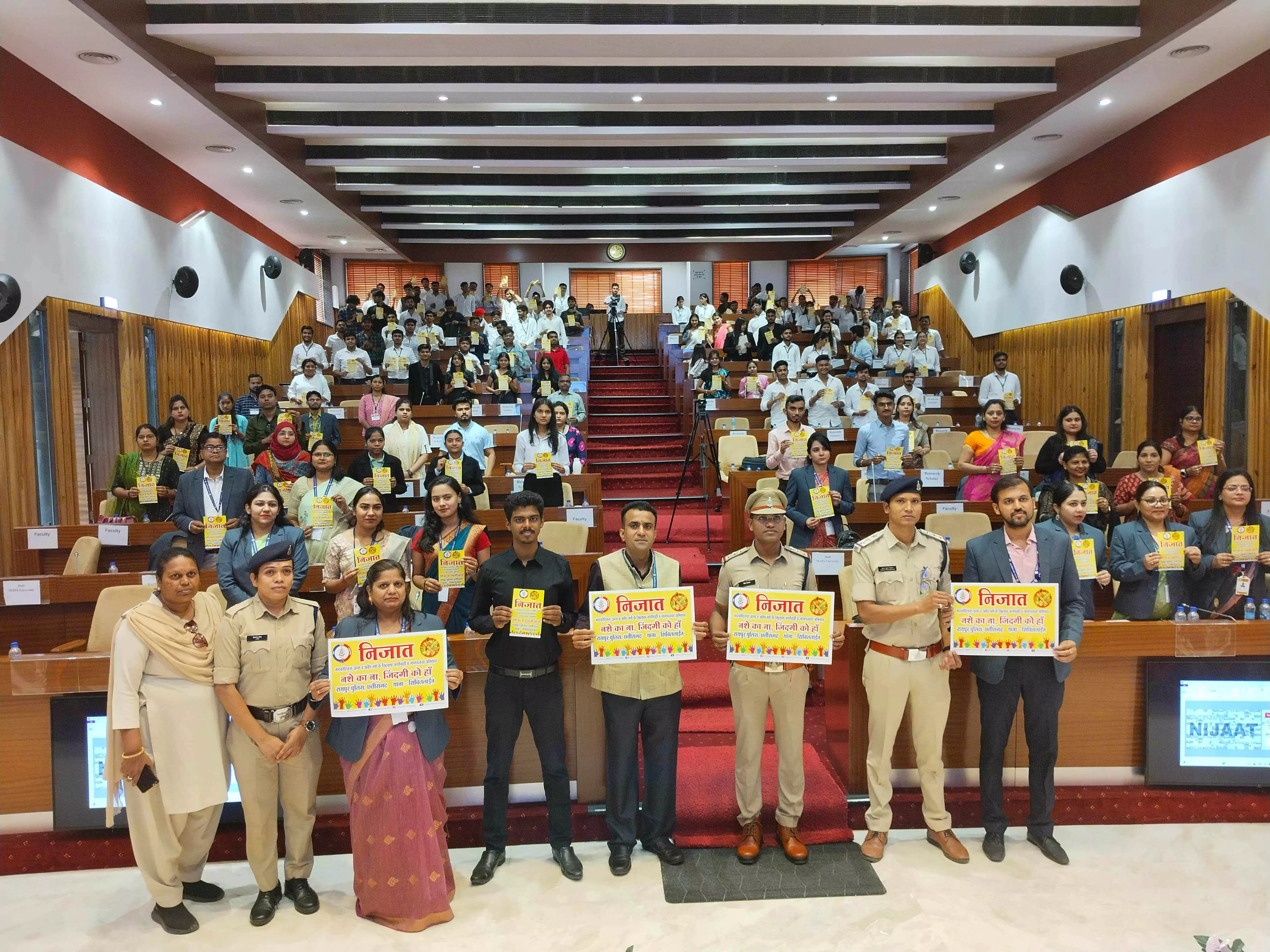 रायपुर पुलिस के नशा मुक्ति अभियान निजात का एचपीसीएल और टैंकर संघ ने किया समर्थन