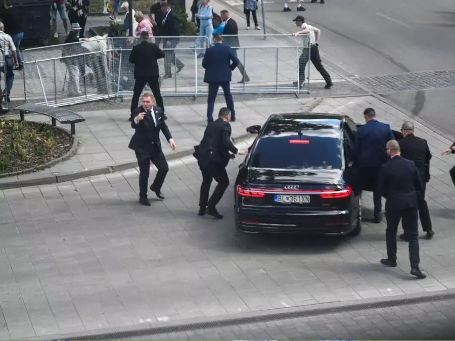 गोली लगने से स्लोवाकिया के प्रधानमंत्री रॉबर्ट फिको घायल; संदिग्ध को हिरासत में लिया गया