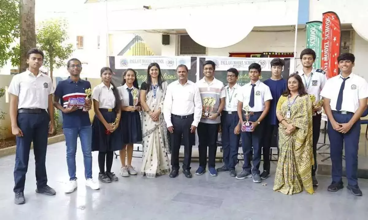 पल्लवी मॉडल स्कूल में दसवीं, बारहवीं कक्षा के विद्यार्थियों का सम्मान किया गया