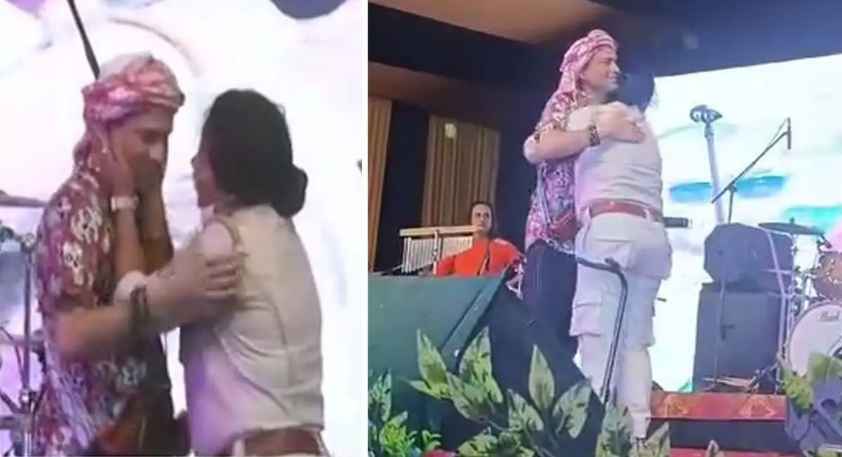 चबुआ में संगीत कार्यक्रम के दौरान लोकप्रिय गायक जुबीन गर्ग को गले लगाने और चूमने पर महिला होम गार्ड को निलंबित