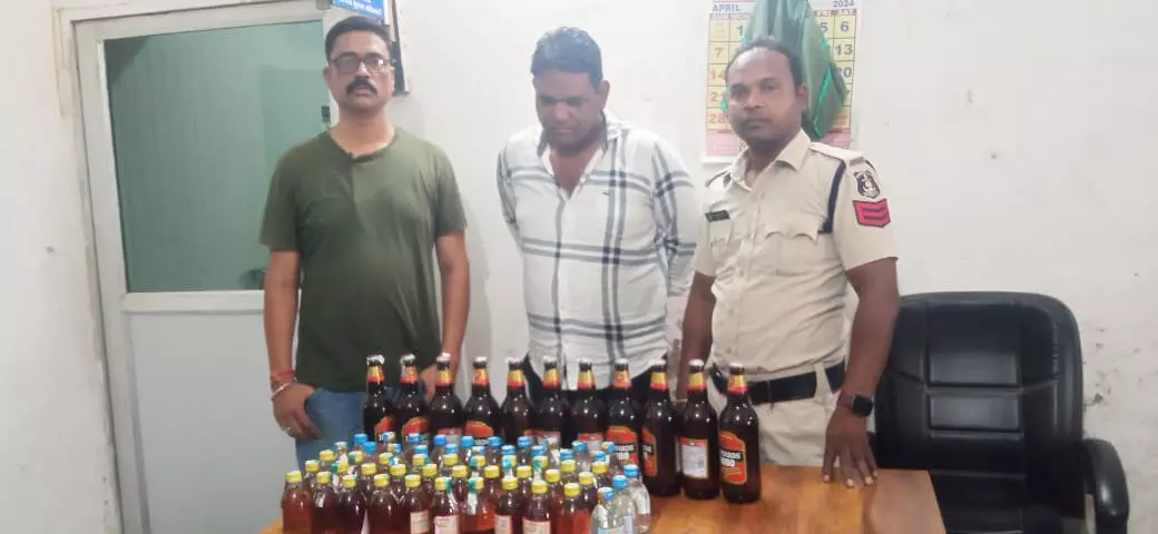 भारी मात्रा में बीयर और शराब जब्त, दो युवक गिरफ्तार