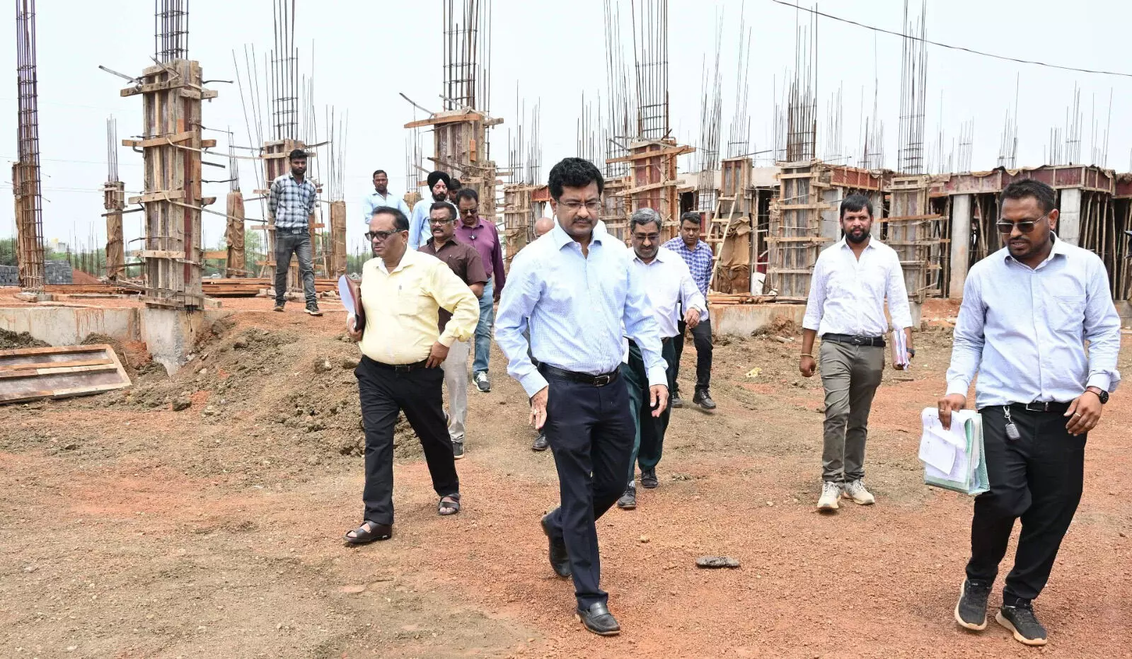 प्रमुख सचिव बोरा ने सड्डू प्रयास विद्यालय और निर्माणाधीन एकलव्य आवासीय भवन का किया निरीक्षण