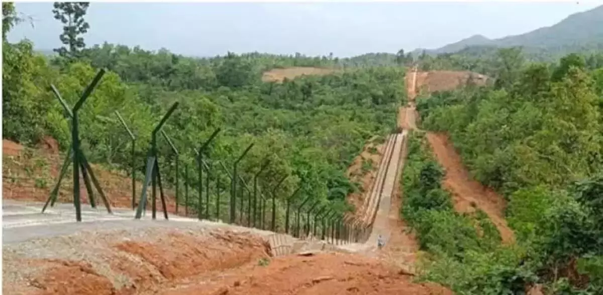 मणिपुर भारत-म्यांमार सीमा बाड़ के खिलाफ टेंग्नौपाल में भारी विरोध प्रदर्शन