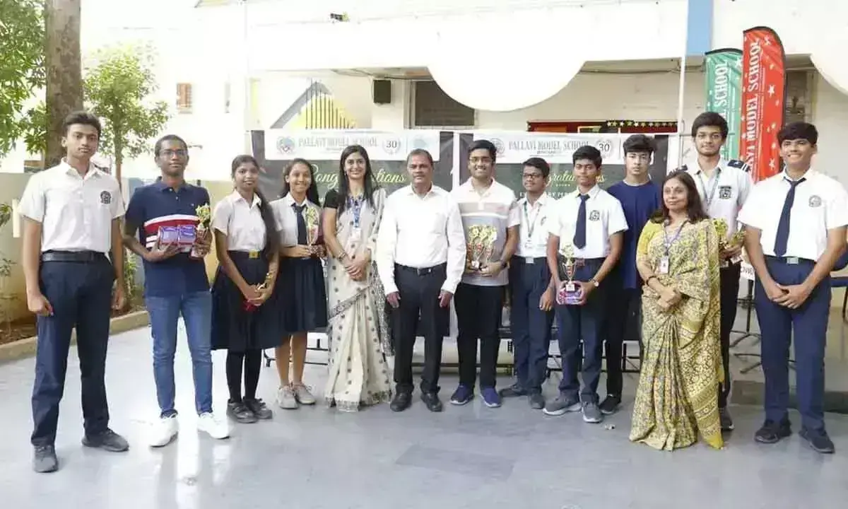 हैदराबाद: पल्लवी मॉडल स्कूल में दसवीं, बारहवीं कक्षा के विद्यार्थियों को सम्मानित किया गया