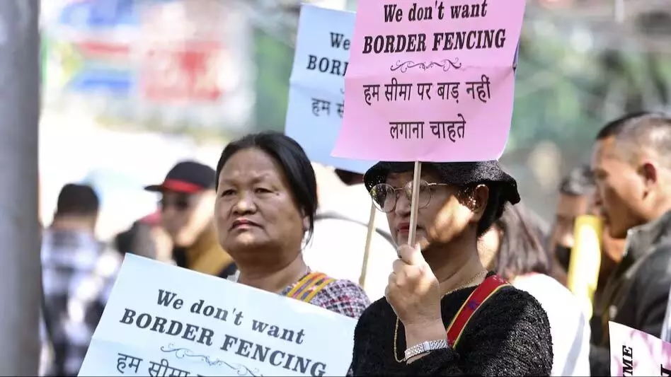 भारत-म्यांमार सीमा पर बाड़ लगाने के केंद्र के फैसले के विरोध में मिजोरम में रैलियां निकाली गईं