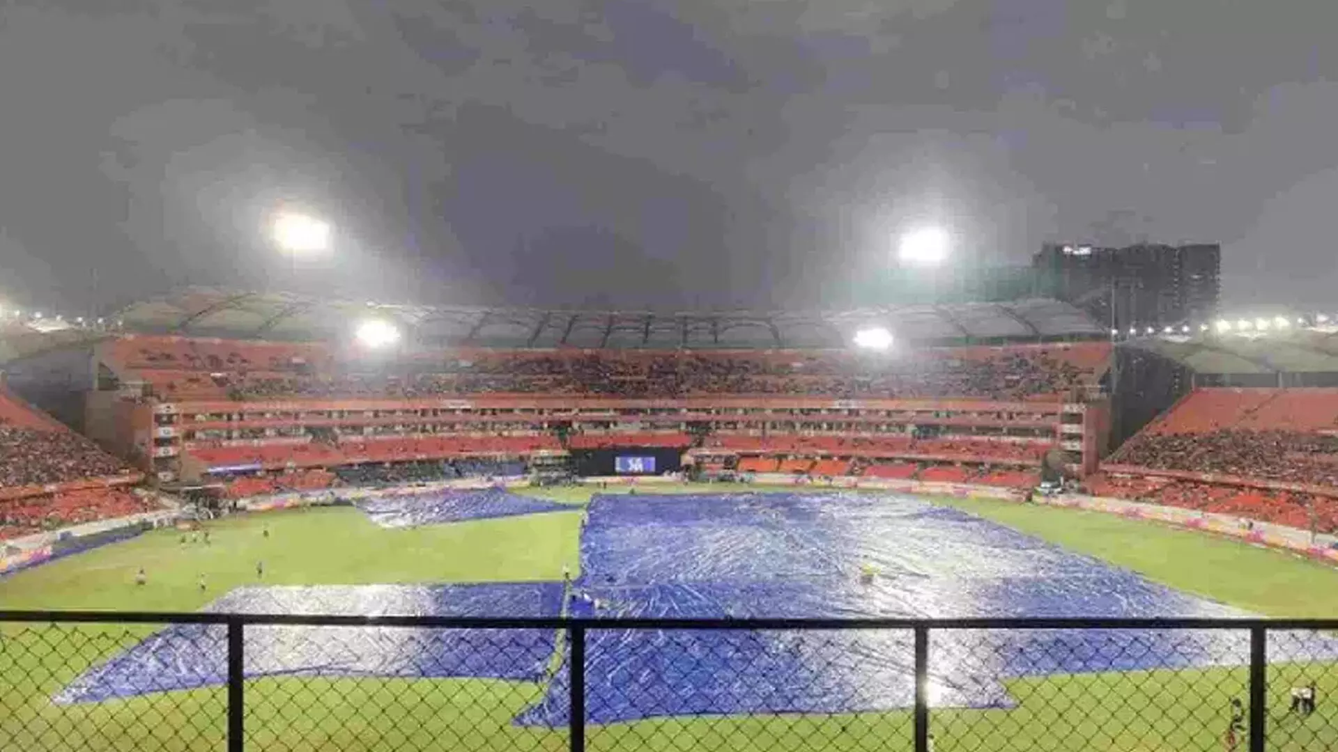 IPL 2024: खराब मौसम के कारण टॉस में देरी