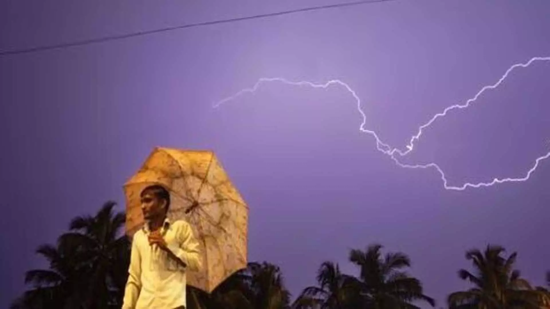 पश्चिम बंगाल के मालदा में बिजली गिरने से 11 की मौत