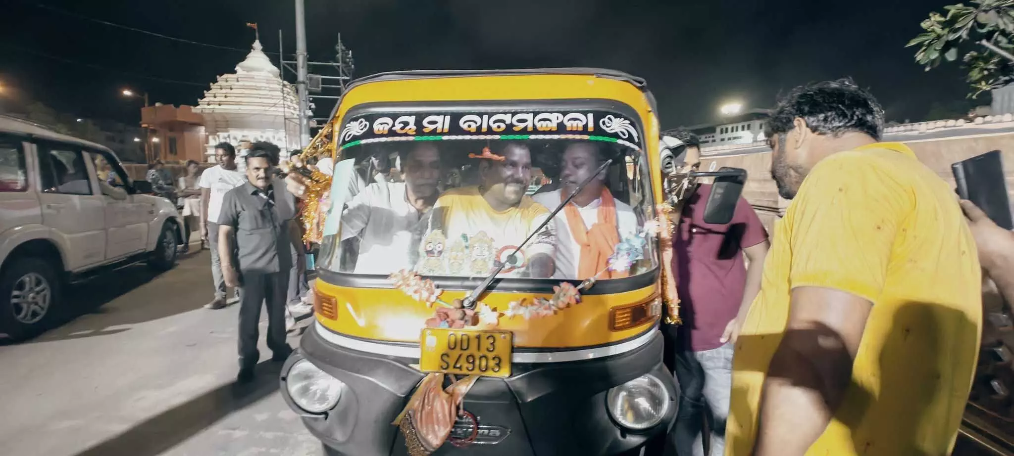 विधायक राजेश मूणत ने ओड़िशा में ऑटो की सवारी की, VIDEO