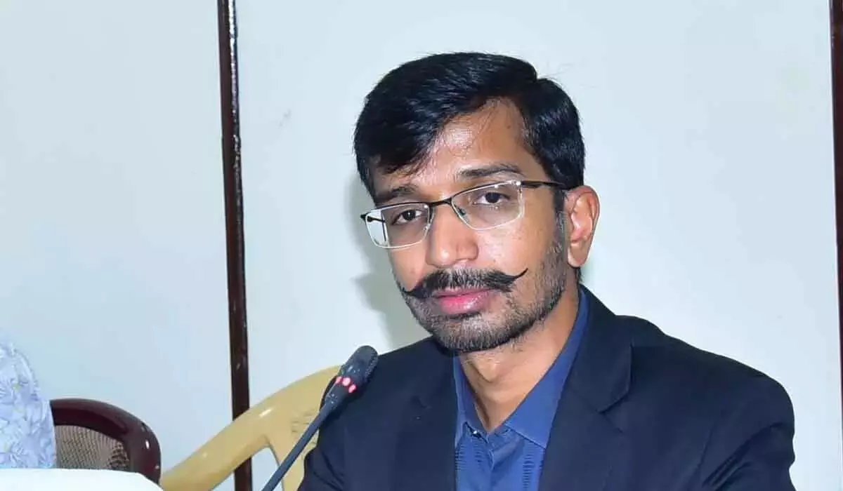कलेक्टर डॉ. वी विनोद कुमार ने स्ट्रांगरूम की सुरक्षा का निरीक्षण किया