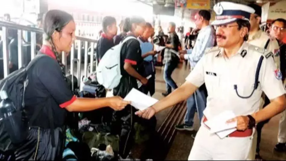 रेलवे सुरक्षा बल ने गुवाहाटी रेलवे स्टेशन पर यात्री जागरूकता कार्यक्रम आयोजित