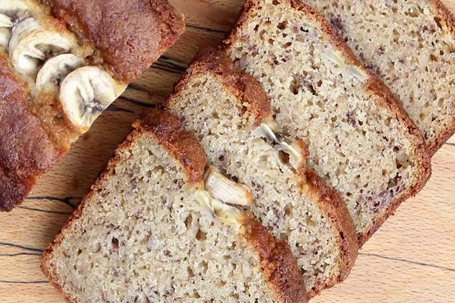 घर पर स्वादिष्ट ग्लूटेन-मुक्त केले की ब्रेड बनाएं