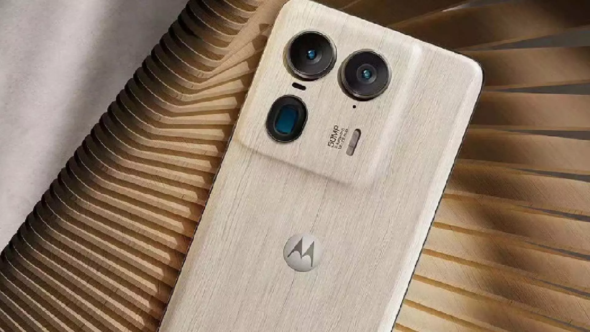 100X सुपर जूम और 125W फास्ट चार्जिंग के साथ लॉन्च हुआ Moto X50 Ultra स्मार्टफोन