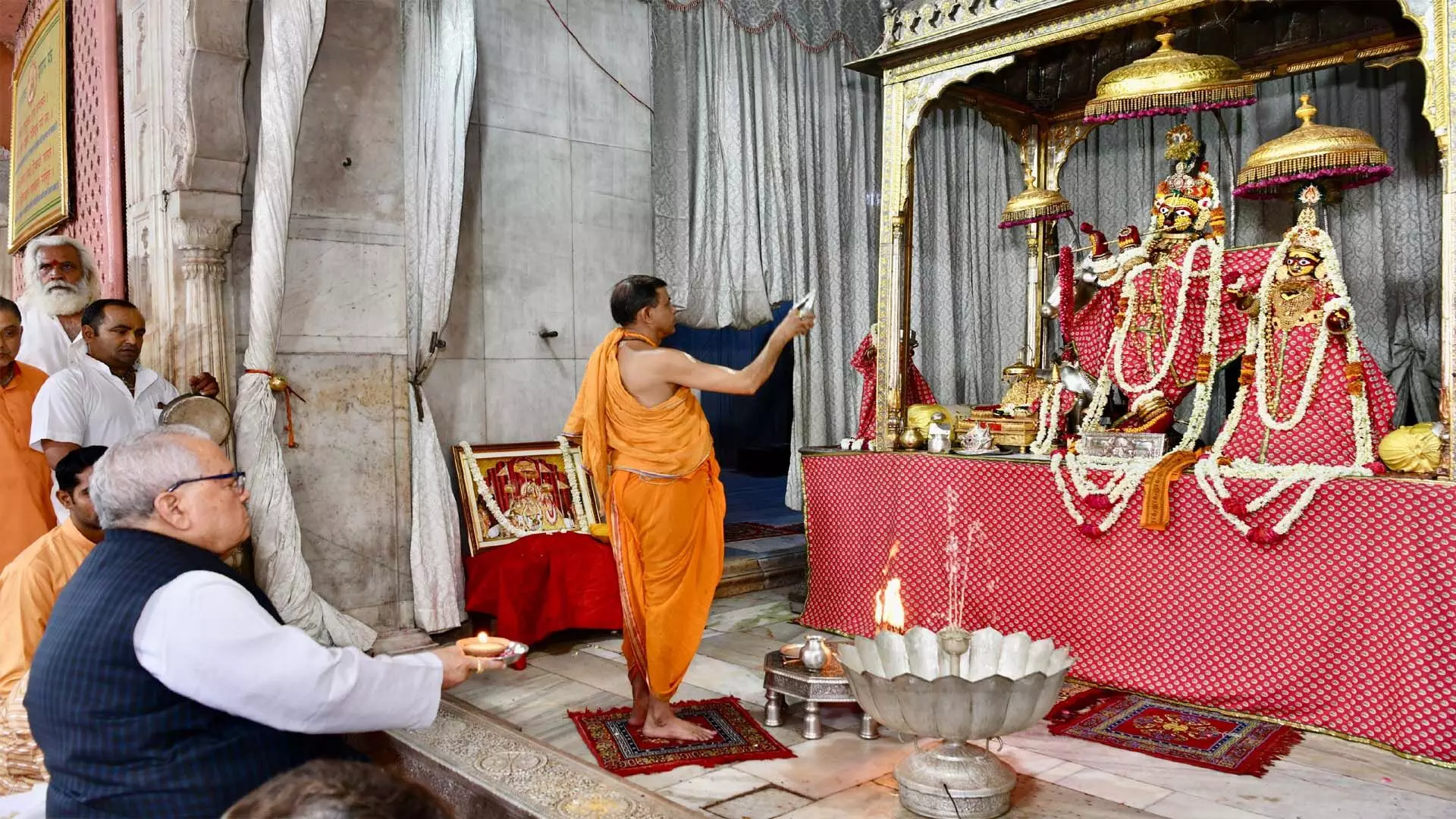 राज्यपाल ने गोविंद देव जी मंदिर में पूजा अर्चना कर की सबके मंगल की कामना