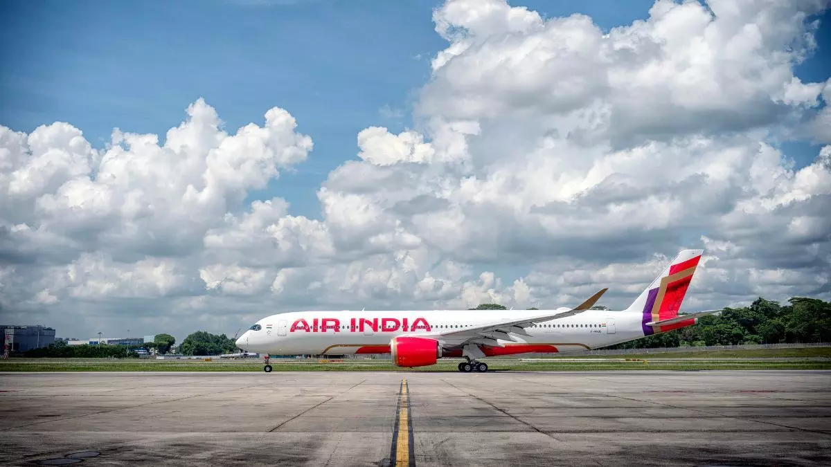 इंडिया का विमान दिल्ली के आईजीआई हवाई अड्डे पर वापस लौटा