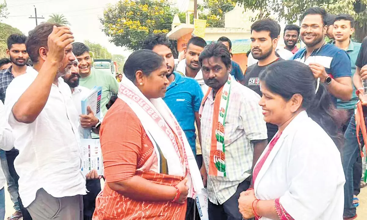 तेलंगाना कांग्रेस के नेता राहुल गांधी के लिए प्रचार करने के लिए रायबरेली पहुंचे