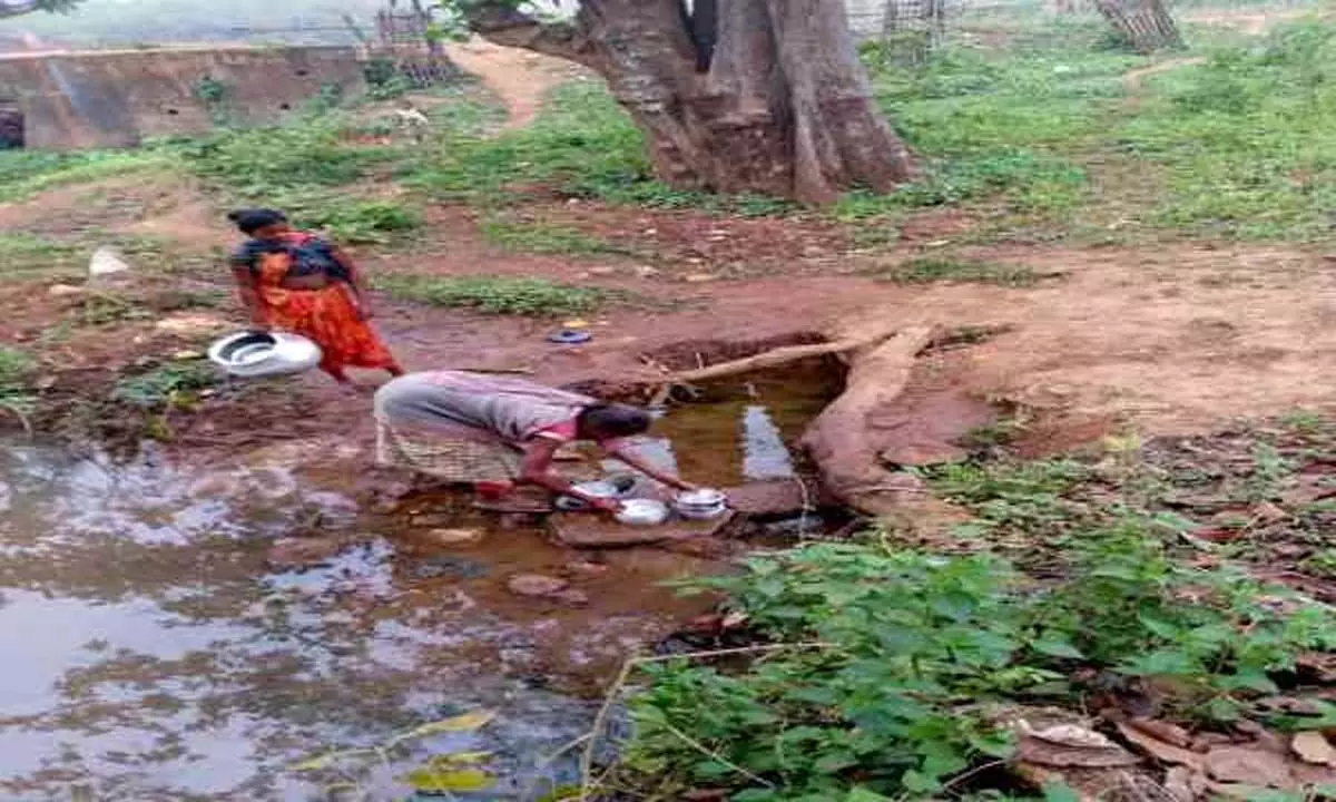 किरीबुरु में थोलकोबाद के ग्रामीणों को शुद्ध पेयजल तक नसीब नहीं
