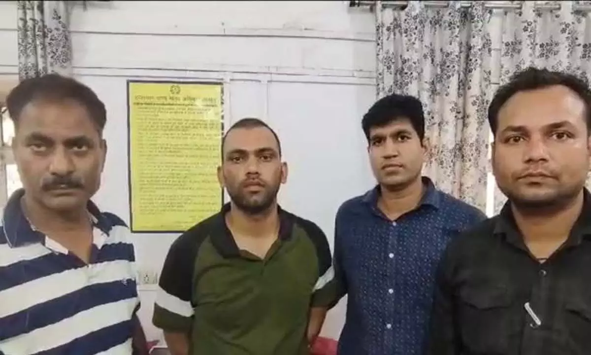 रिश्वत मांगने वाला कांस्टेबल रंगे हाथों गिरफ्तार , एसीबी टीम ने की कार्रवाई