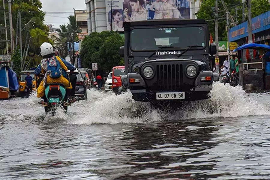 केरल में भारी बारिश की संभावना, 3 जिलों में रेड अलर्ट जारी, मौसम कार्यालय