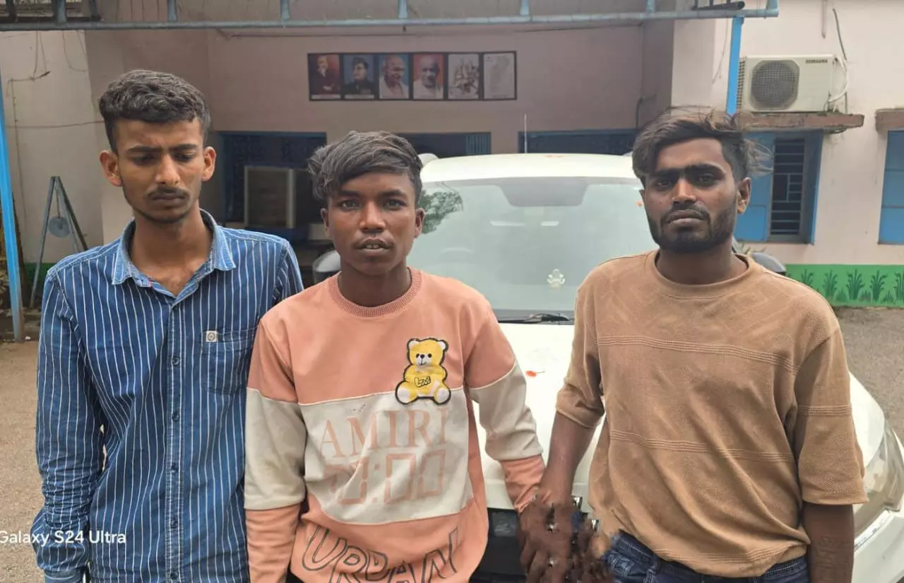 पेट्रोल पंप में तोड़फोड़ कर किए चोरी, कार के साथ 3 आरोपी गिरफ्तार