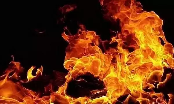 मणिपुर थौबल जिले में पीएचईडी मुख्यालय आग से तबाह