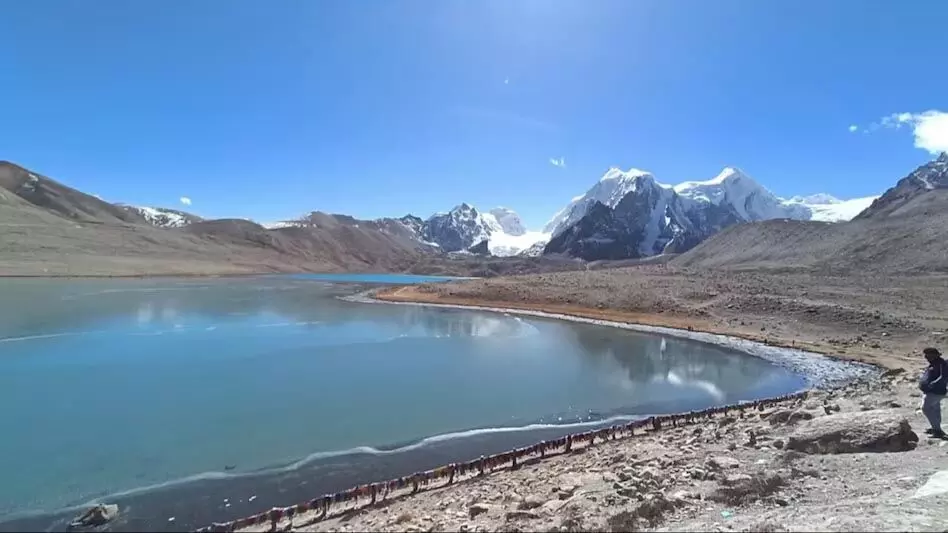 सिक्किम का प्रमुख आकर्षण गुरुडोंगमार झील सुरक्षा चिंताओं के कारण दुर्गम बनी हुई