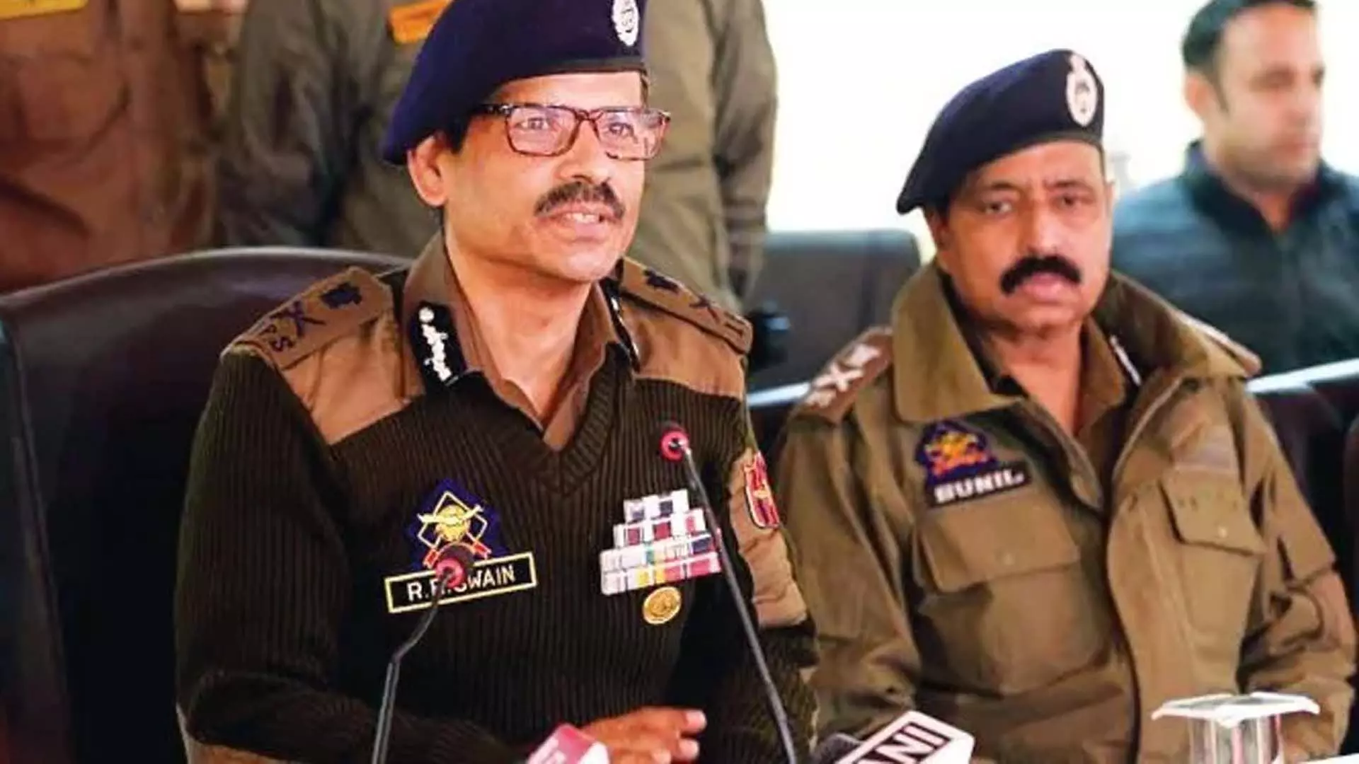 डीजीपी स्वैन ने कुपवाड़ा में सुरक्षा व्यवस्था की समीक्षा