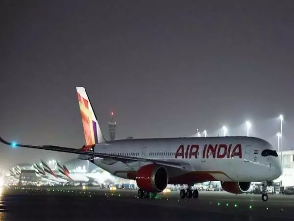 एयर इंडिया एक्सप्रेस के इंजन में आग लगने के बाद विमान की आपात लैंडिंग कराई गई