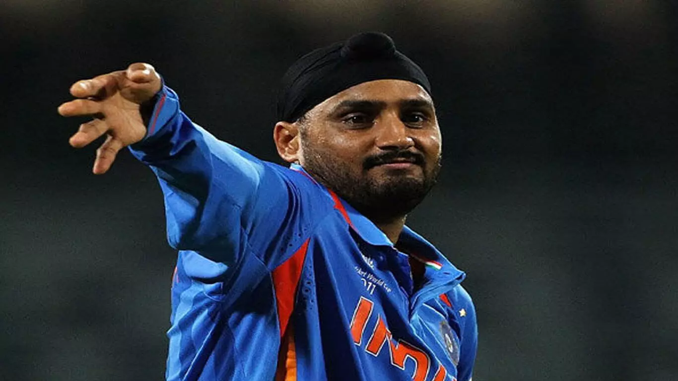 पूर्व भारतीय स्पिनर हरभजन सिंह ने आईपीएल 2024 के फाइनलिस्ट चुने