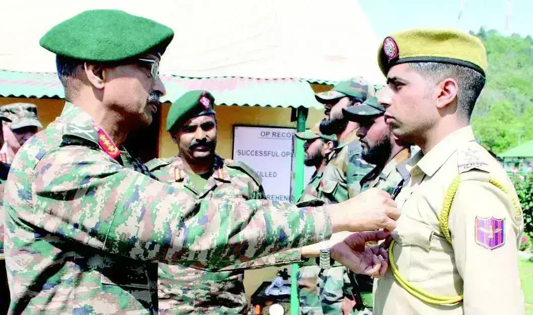 सेना कमांडर ने दक्षिण कश्मीर में सुरक्षा स्थिति की समीक्षा की