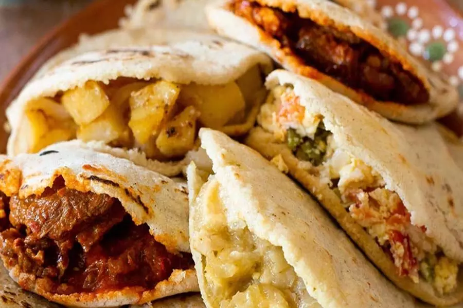 गोर्डिटास को घर पर स्वाद से भरपूर एक स्वादिष्ट मैक्सिकन व्यंजन बनाएं