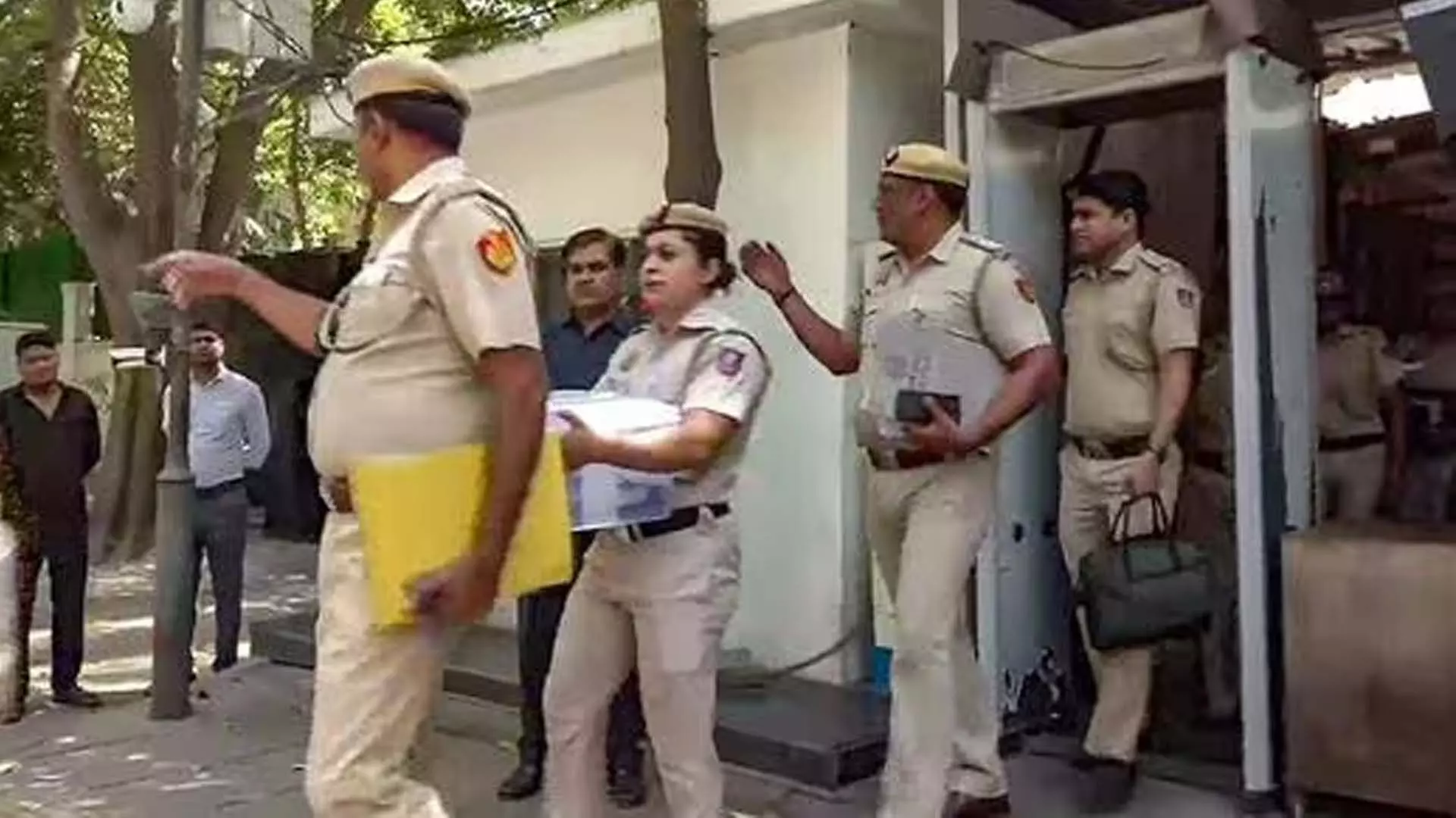 स्वाति मालीवाल हमला मामला: दिल्ली पुलिस ने केजरीवाल के घर से सबूत इकट्ठा किए