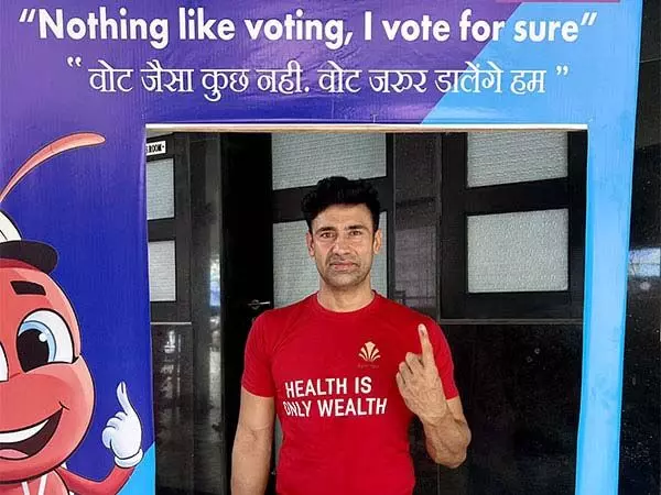 लोकसभा चुनाव 2024 के पांचवें चरण के दौरान पहलवान संग्राम सिंह ने मुंबई में वोट डाला