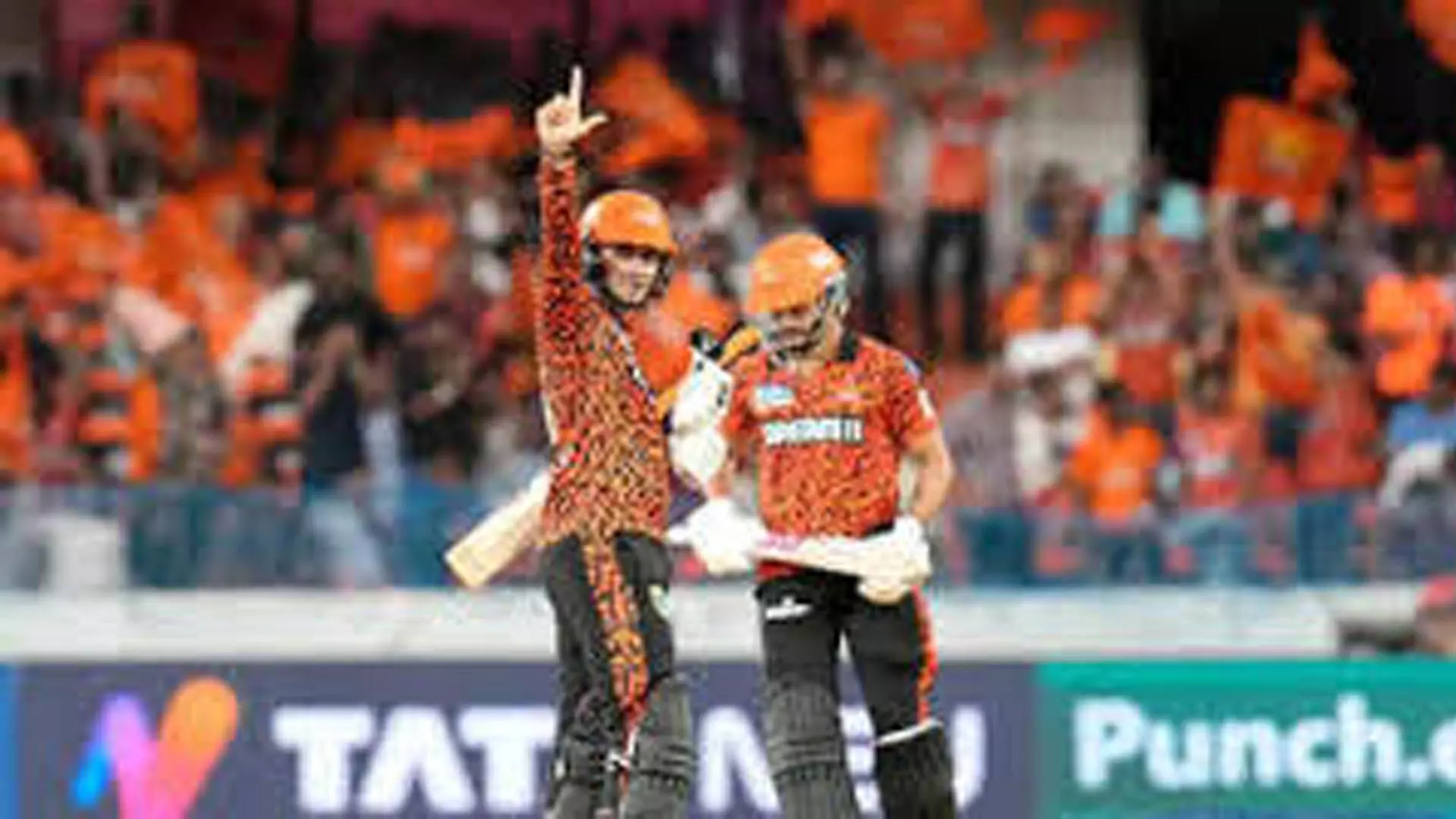 सनराइजर्स हैदराबाद ने आईपीएल में चार विकेट से जीत हासिल की