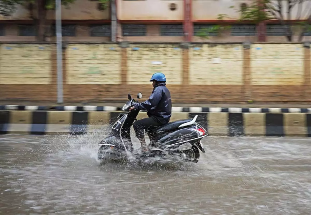 कोयंबटूर में तूफानी जल नालों की अनुचित गाद निकासी को जिम्मेदार ठहराया गया