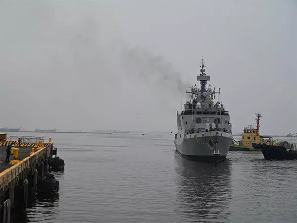 भारतीय नौसेना के पूर्वी बेड़े के जहाज समुद्री साझेदारी अभ्यास में भाग लेने के लिए मनीला पहुंचे