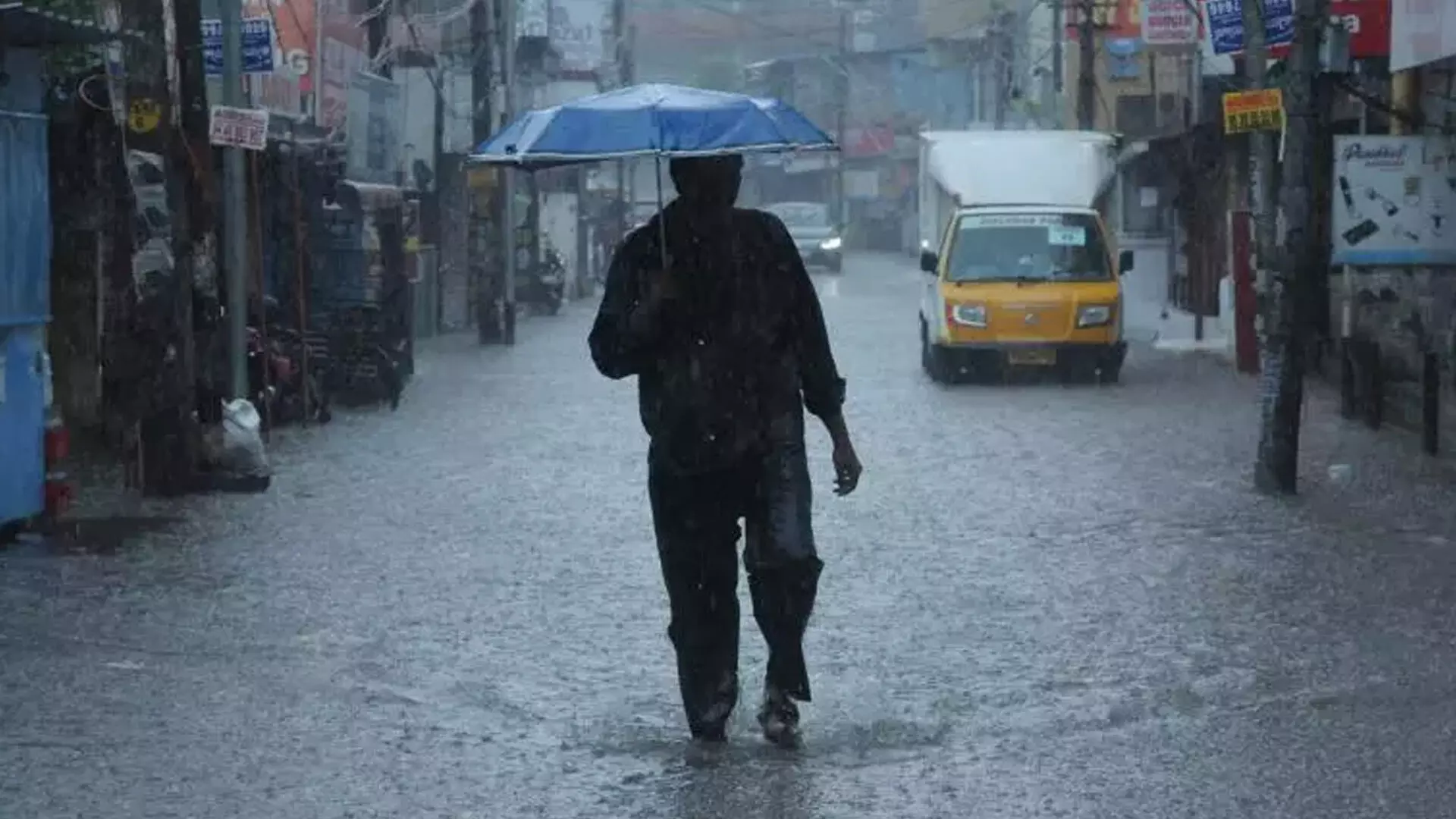 भारी बारिश के बीच केरल सरकार ने आपातकालीन संचालन केंद्र सक्रिय किए