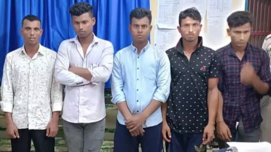 अवैध प्रवेश के आरोप में आठ बांग्लादेशी नागरिकों को हिरासत में लिया
