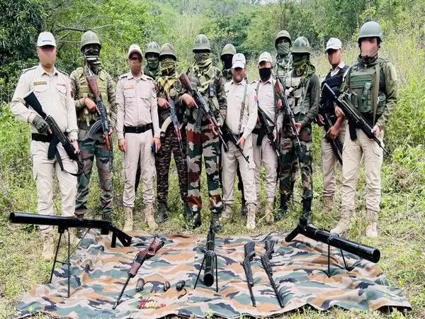 मणिपुर में सुरक्षा बलों ने भारी मात्रा में हथियार और गोला-बारूद बरामद किया