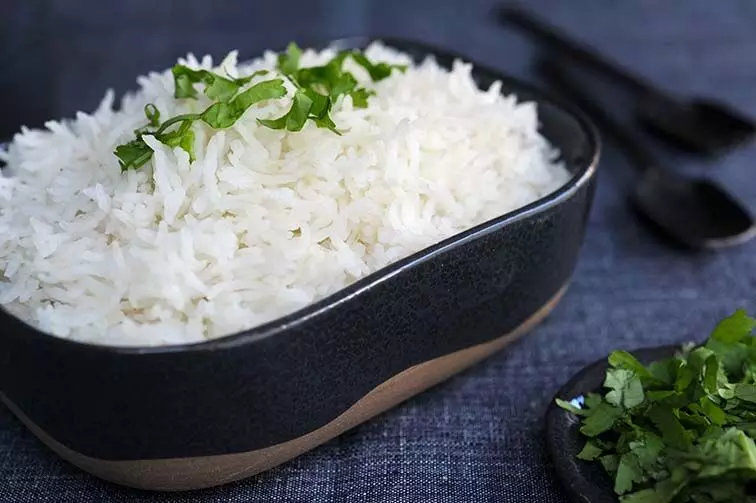 चावल खाने से नहीं बढ़ेगा वजन अगर इस तरह करेंगे इसका सेवन