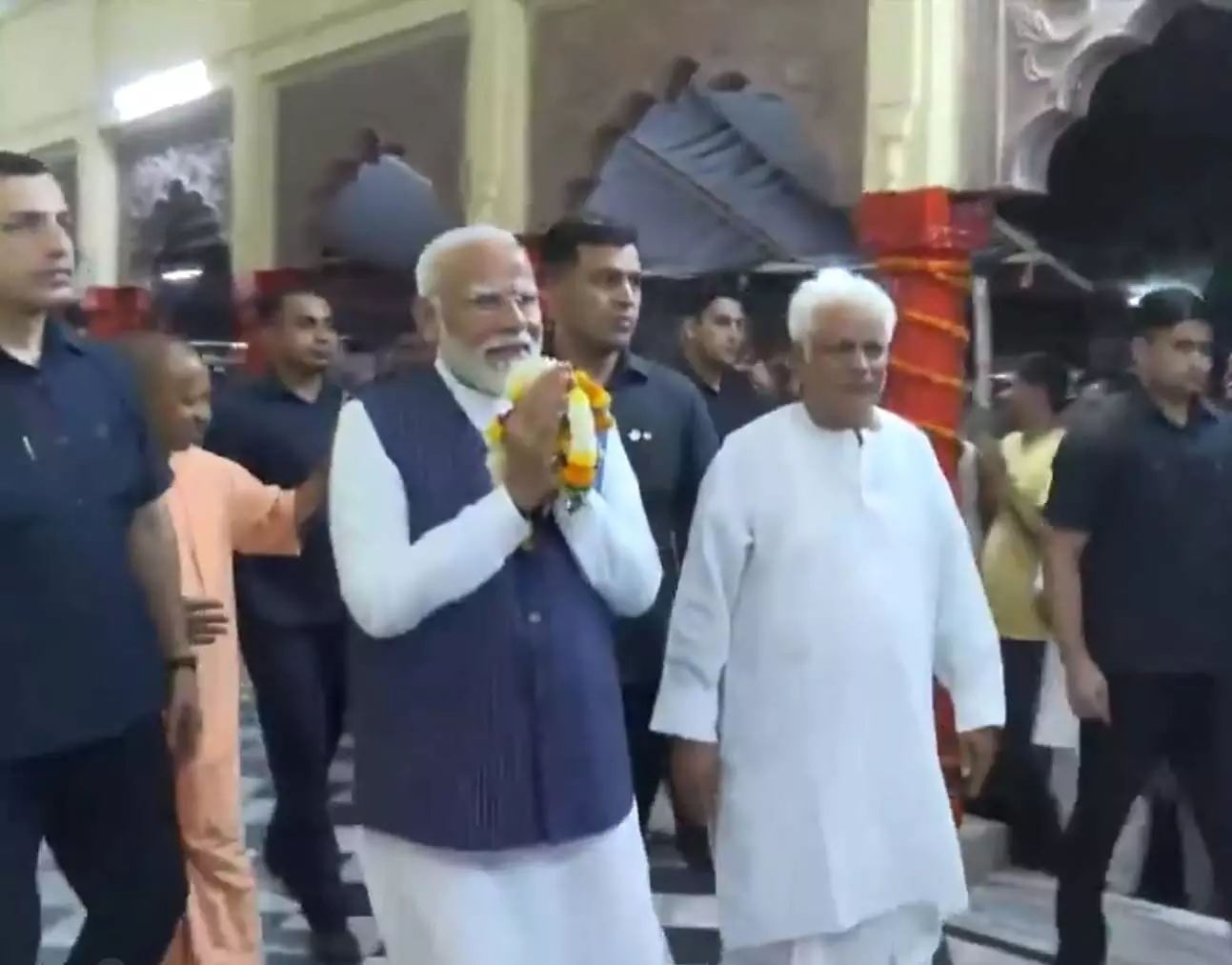 प्रधानमंत्री नरेंद्र मोदी ने संकट मोचन मंदिर में पूजा अर्चना की