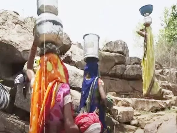 एमपी के छतरपुर के गांव में संकट, स्थानीय लोगों का कहना है कि जल संकट के कारण 60 प्रतिशत युवा अविवाहित