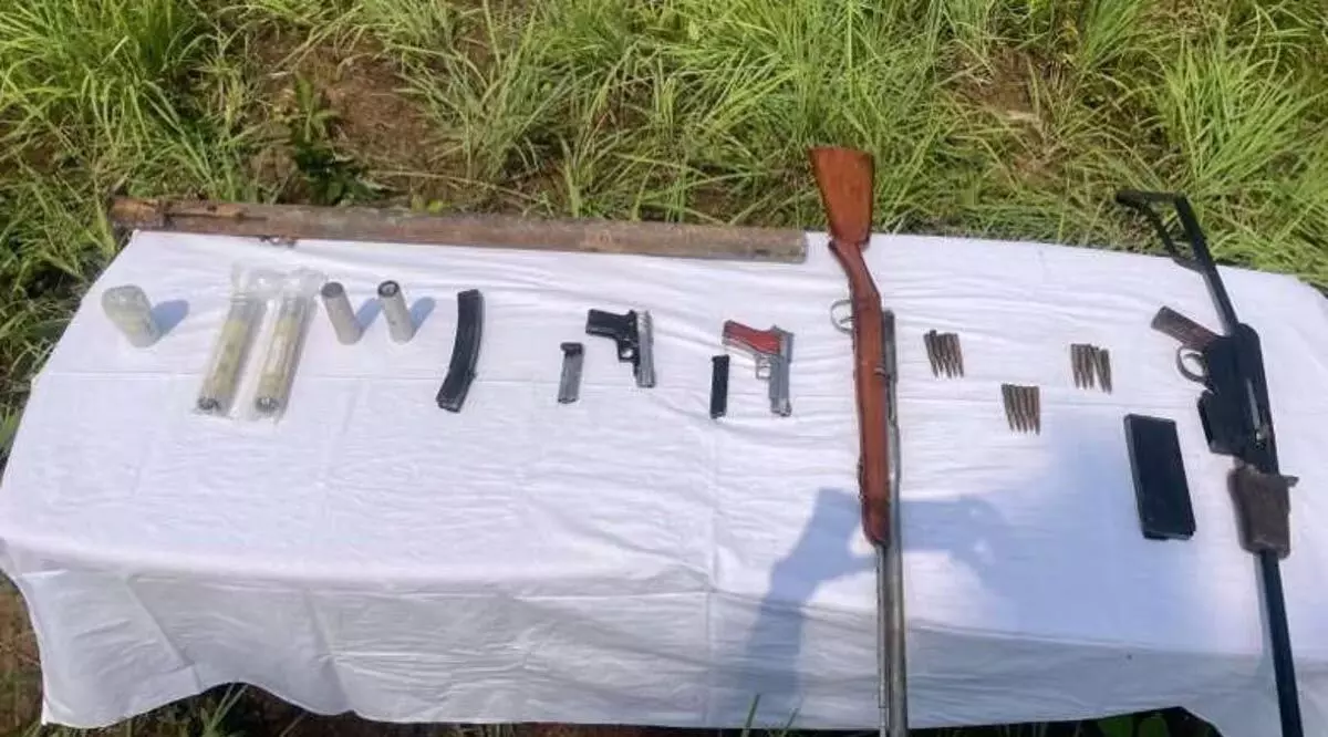 पुलिस ने गहन तलाशी अभियान में हथियार बरामद किए