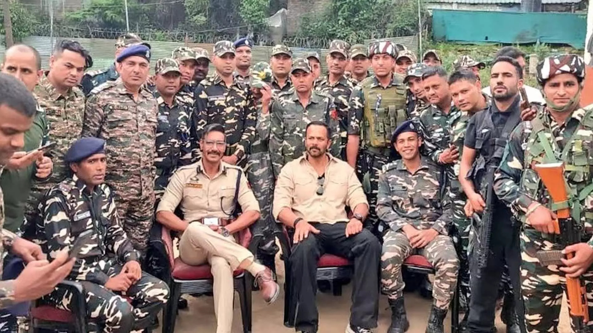 सिंघम अगेन की शूटिंग: अजय देवगन, रोहित शेट्टी ने SSB जवानों से की मुलाकात