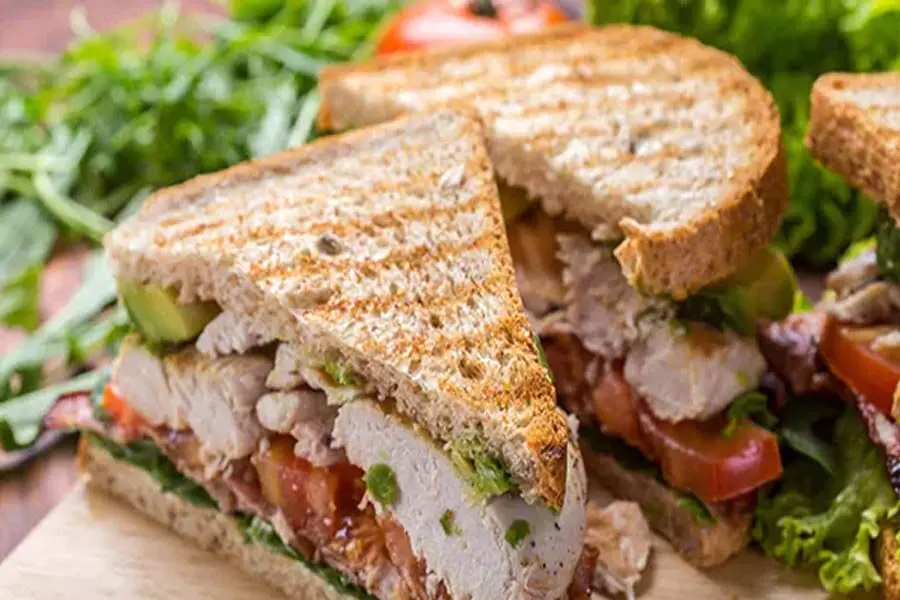 स्वादिष्ट और बनाने में आसान चिकन सैंडविच