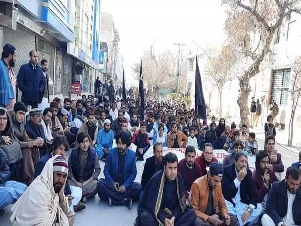 वित्तीय संकट के बीच बलूचिस्तान विश्वविद्यालय के कर्मचारियों का विरोध प्रदर्शन 72वें दिन में प्रवेश कर गया